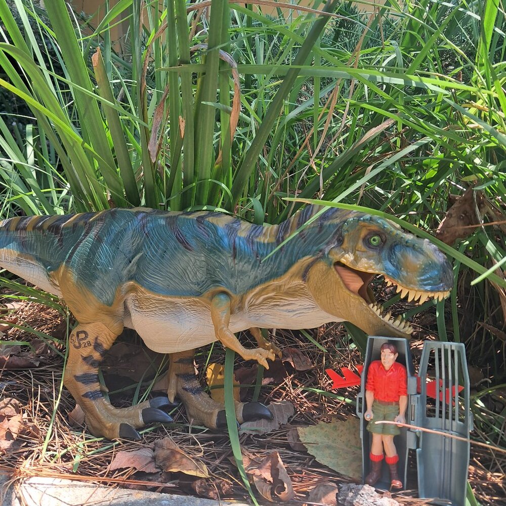 Jurassic Park The Lost World Electronic Bull T-rex JP28 cage survival pod figure